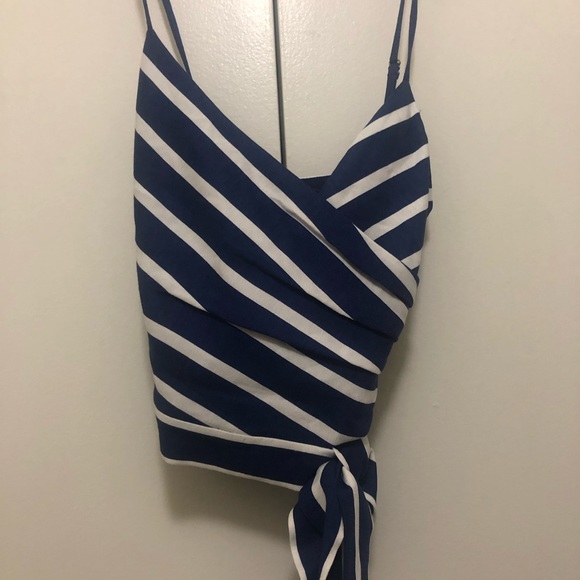 NWT $225 Alice + Olivia Rayna Surplice Crop Top in size 8! - Picture 9 of 13